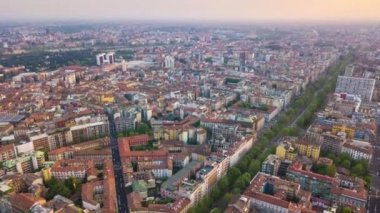 4k Timelapse Gündüz vakti Milan şehir manzarası görüntüsü, İtalya