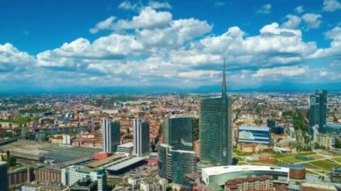 4k Timelapse Gündüz vakti Milan şehir manzarası görüntüsü, İtalya