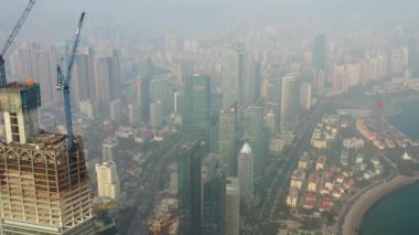 Gündüz vakti Qingdao şehri şehir merkezindeki panorama 4K Çin porseleni