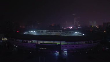 Bulutlu bir gün Changsha şehri ünlü stadyum panoraması 4k porselen