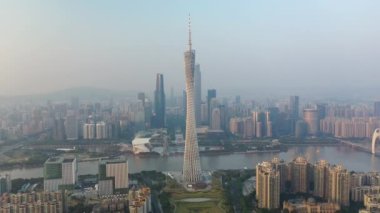 Guangzhou - 4 Ocak 2019 Guangzhou Canton TV Kulesi, Guangzhou, Çin. Guangzhou Kanton TV Astronomi ve Çin 'in en yüksek kulesinin renkli gündüz manzarası