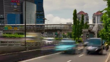 JAKARTA - Endonezya. 19 Mart 2020: Jakarta gündüz şehir trafiği 4K hava zaman ölçümü 