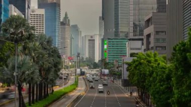 JAKARTA - Endonezya. 19 Mart 2020: Jakarta gündüz şehir trafiği 4K hava zaman ölçümü 