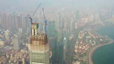 Gündüz vakti Qingdao şehri şehir merkezindeki panorama 4K Çin porseleni