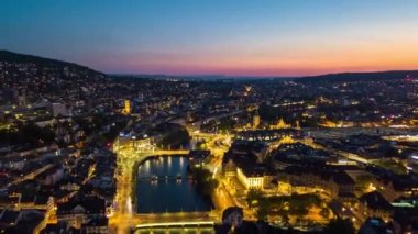 Gece 4k Zürih şehir manzarası görüntüsü, İsviçre  