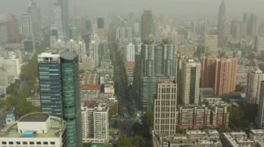 Nanjing şehrinde gündüz uçuşu hava panorama 4K görüntüsü