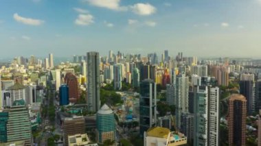 Singapur üzerinden gündüz uçuşu havadan panorama 4K zaman aşımı