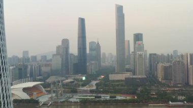 Gündüz vakti Guangzhou Endüstriyel Şehir Havası Panoraması. 4K Çin porseleni