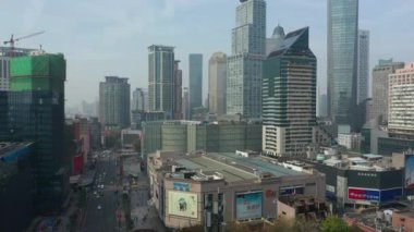 Nanjing şehrinde gündüz uçuşu hava panorama 4K görüntüsü