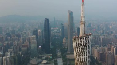 Guangzhou - 4 Ocak 2019 Guangzhou Canton TV Kulesi, Guangzhou, Çin. Guangzhou Kanton TV Astronomi ve Çin 'in en yüksek kulesinin renkli gündüz manzarası