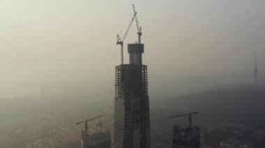 Gündüz vakti Qingdao şehri şehir merkezindeki panorama 4K Çin porseleni