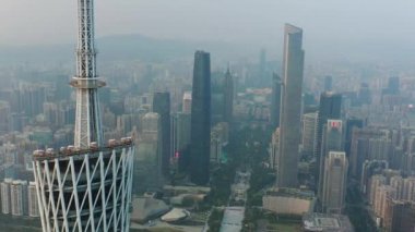 Guangzhou - 4 Ocak 2019 Guangzhou Canton TV Kulesi, Guangzhou, Çin. Guangzhou Kanton TV Astronomi ve Çin 'in en yüksek kulesinin renkli gündüz manzarası