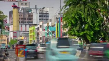 JAKARTA - Endonezya. 19 Mart 2020: Jakarta gündüz şehir trafiği 4K hava zaman ölçümü 