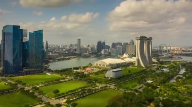 Singapur üzerinden gündüz uçuşu havadan panorama 4K zaman aşımı