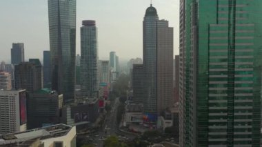 Nanjing şehrinde gündüz uçuşu hava panorama 4K görüntüsü