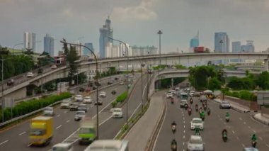 JAKARTA - Endonezya. 19 Mart 2020: Jakarta gündüz şehir trafiği 4K hava zaman ölçümü 