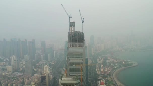 Nappali idő qingdao város belvárosában légi panoráma 4k porcelán