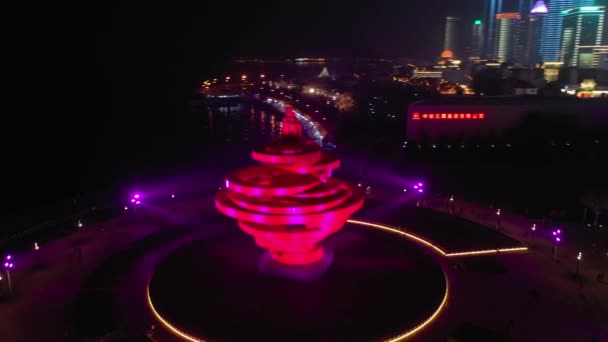 Qingdao Cidade Noite Tempo Iluminado Famoso Monumento Quadrado Aéreo Panorama — Vídeo de Stock