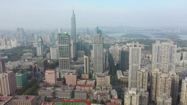 Vuelo Día Sobre Panorama Aéreo Ciudad Nanjing Imágenes — Vídeo de stock