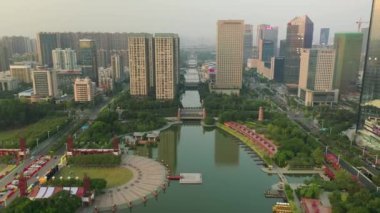 Gündüz vakti Guangzhou Endüstriyel Şehir Havası Panoraması. 4K Çin porseleni