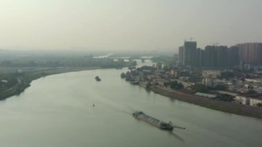 Gündüz vakti Guangzhou Endüstriyel Şehir Havası Panoraması. 4K Çin porseleni