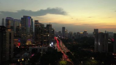 KUALA LUMPUR, MALAYSIA - SEPTEMBER 12020: kuala lumpur gecesi şehir merkezindeki panorama 4k dolaylarında 1 Eylül 2020 kuala lumpur, Malezya.