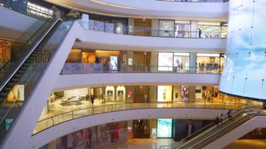 Chengdu şehri merkez alışveriş merkezi ana salon panoraması 4k porselen