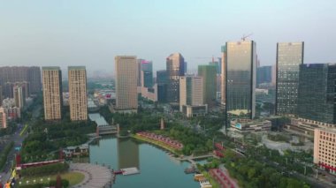 Gündüz vakti Guangzhou Endüstriyel Şehir Havası Panoraması. 4K Çin porseleni