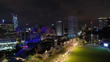KUALA LUMPUR, MALAYSIA - SEPTEMBER 25 2019: Gece aydınlatmalı kuala lumpur şehir merkezindeki hava panorama 4k circa 25 Eylül 2019 kuala lumpur, malaysia.r, malaysia.