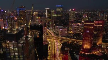 KUALA LUMPUR, MALAYSIA - SEPTEMBER 12020: kuala lumpur gece trafiği hava trafiği panorama 4k circa September 1 2020 kuala lumpur, malezya.