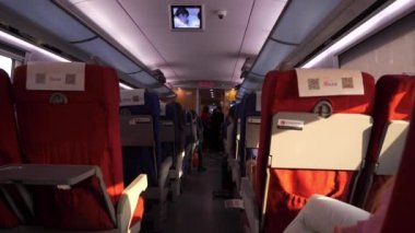 Şehir içi tren yolculuğu sırasında, Çin, 4K 