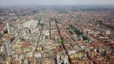 İtalya 'nın Milano kentindeki merkez tren istasyonunun hava görüntüsü 