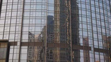 Qingdao şehrindeki modern ofis binaları, Çin, 4K