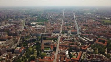 İtalya 'nın Milano şehrindeki ünlü kanal manzarası 