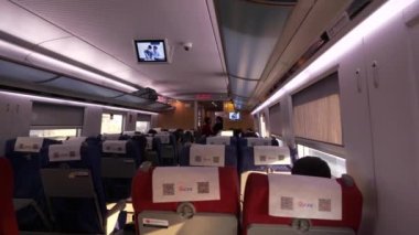 Şehir içi tren yolculuğu sırasında, Çin, 4K 