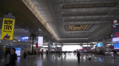 Nanjing şehir tren istasyonunun yavaş çekim manzarası, Çin, 4k 