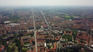 İtalya 'nın Milano şehrindeki ünlü kanal manzarası 