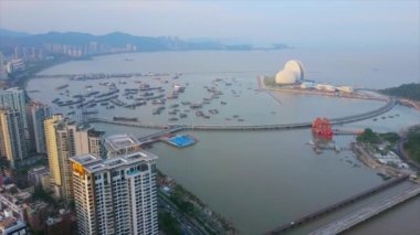 Zhuhai şehrindeki opera binasının havadan görünüşü, Çin, 4K