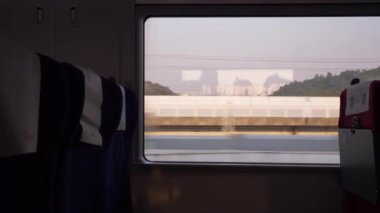 Şehir içi tren yolculuğu sırasında, Çin, 4K 