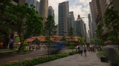 Şehir trafiği kaldırımda, Singapur 'da, 4k, zaman aşımı  