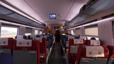 Şehir içi tren yolculuğu sırasında, Çin, 4K 