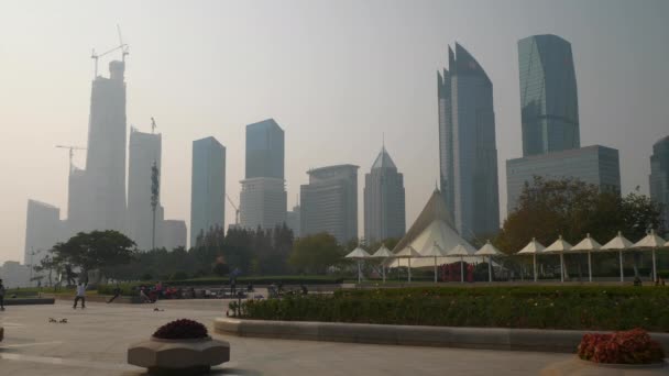 Sonniger Abend Qingdao Stadt Bucht Park Platz Innenstadt Bau Zeitlupe — Stockvideo