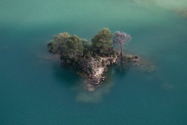 Ladin göle zümrüt akşam İspanya ile ada