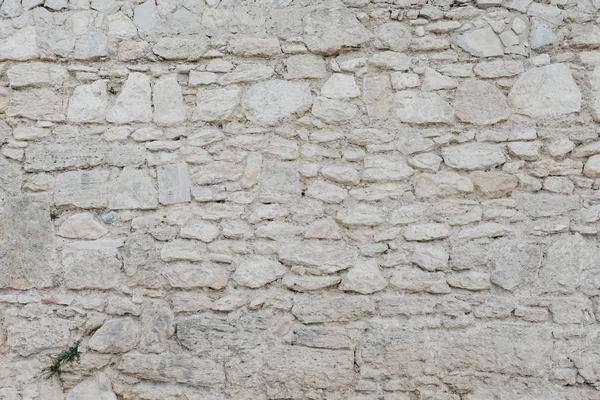 Gri taş duvar. Taş dokusu. Farklı şekiller taşlarla