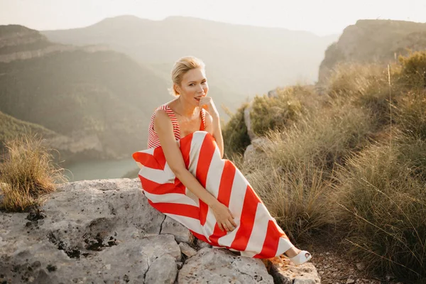 Relaxed Caucasian Young Woman Sits Big Stone Ancient Canyon River — Stock Photo, Image