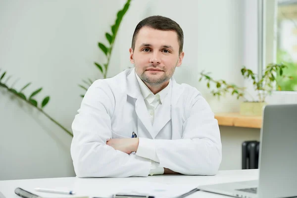 Kind Caucasian Doctor White Lab Coat Sitting Arms Crossed Listening — Stock Photo, Image