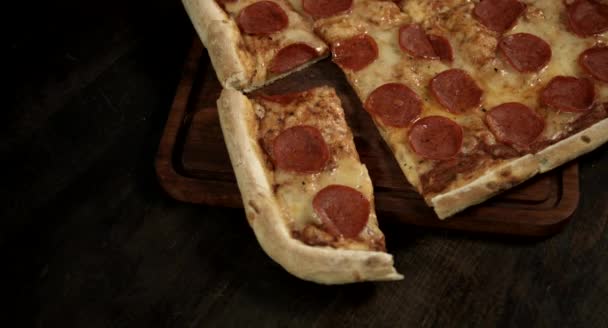 Pepperoni Italiano Quadrado Pizza Queijo Receita Caseira Gourmet Pizza Cercada — Vídeo de Stock