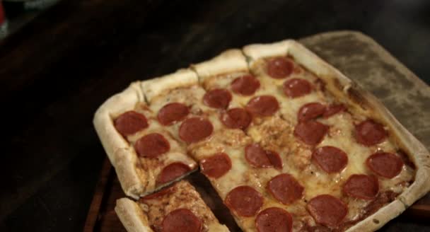Πλατεία Ιταλική Πίτσα Πεπερόνι Και Τυρί Σπιτική Συνταγή Γκουρμέ Πίτσα — Αρχείο Βίντεο