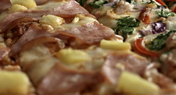 Dettaglio Pizza Italiana Quadrata Hawaiana Con Ananas Ricetta Fatta Casa — Video Stock