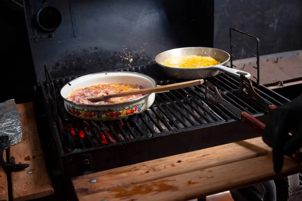 Cebula Karmelizowana Masłem Grillu Barbecue Domu Gotowanie Cebuli Krojonej — Zdjęcie stockowe